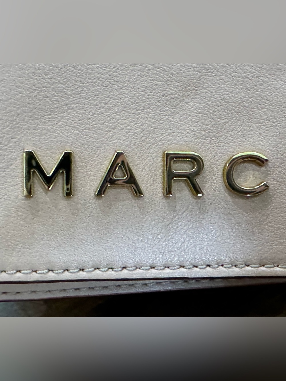 Authentic Marc Jacobs Blush Pink Leather Crossbody with Gold Logo - Picture 10 of 16
